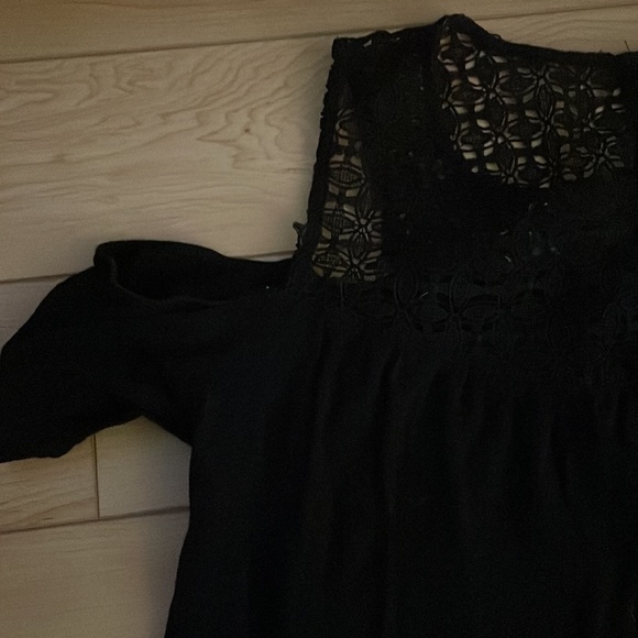 Old navy black cold shoulder lace top - Picture 2 of 5